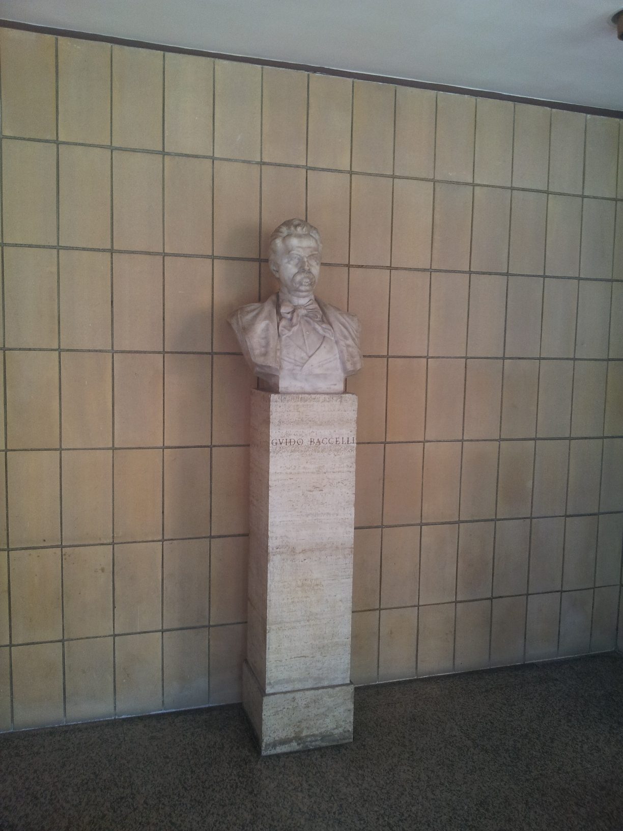 Guido Baccelli's marble bust, Policlinico Umberto I, Rome - 01.jpg